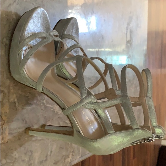 Pelle Moda Platform Sandals - Picture 6 of 8